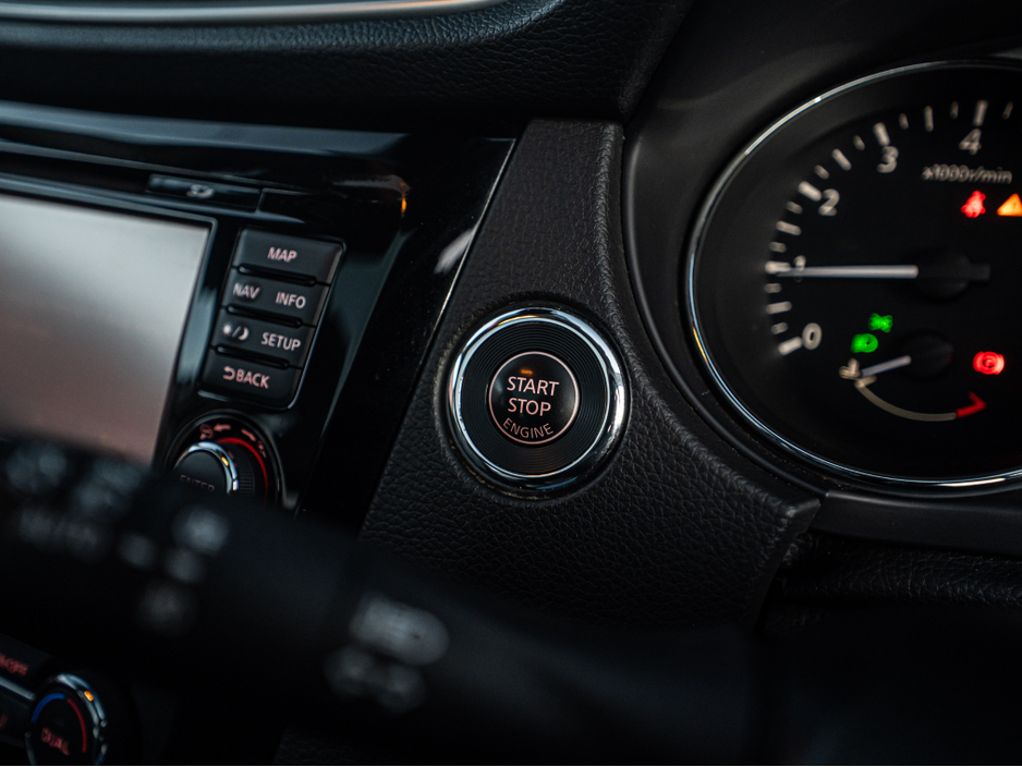 2017 Nissan Qashqai 2017 Qashqai 1.2/1 owner/High spec/1yr warranty €15,888