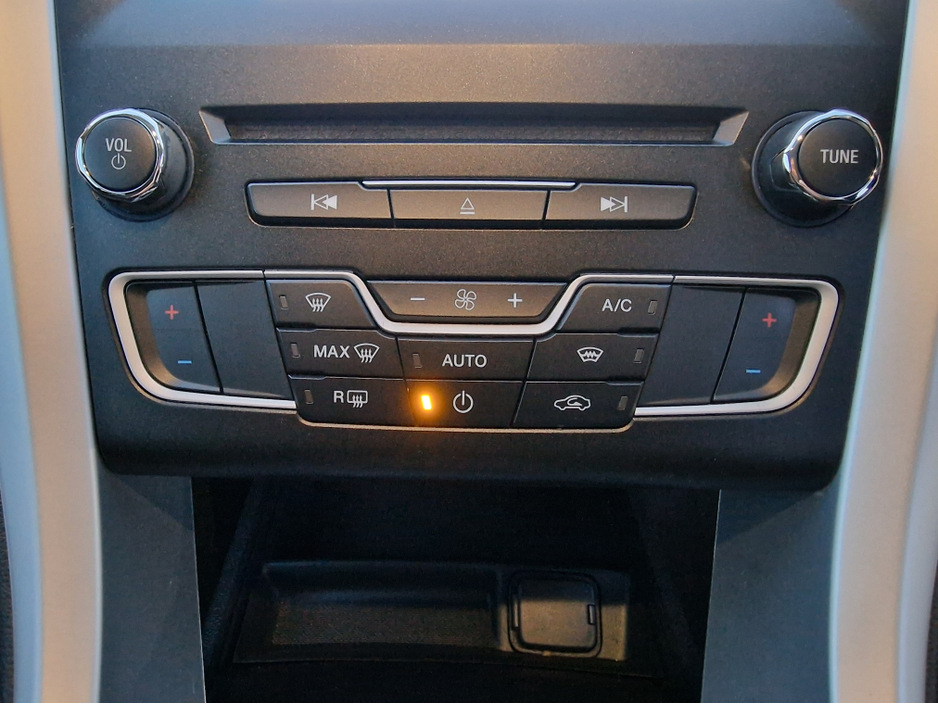 2017 Ford Mondeo 2.0 TDCI ZETEC-FULLY SERVICED €10,450