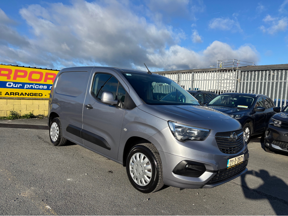 2021 Opel Combo 1.5 3 Seater price is €10406 plus vat €10,406
