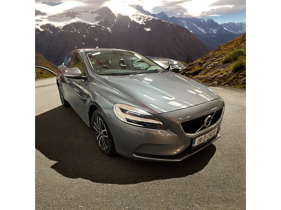 2019 Volvo V40 D3 (150hp) Momentum Edition Geartronic €15,888