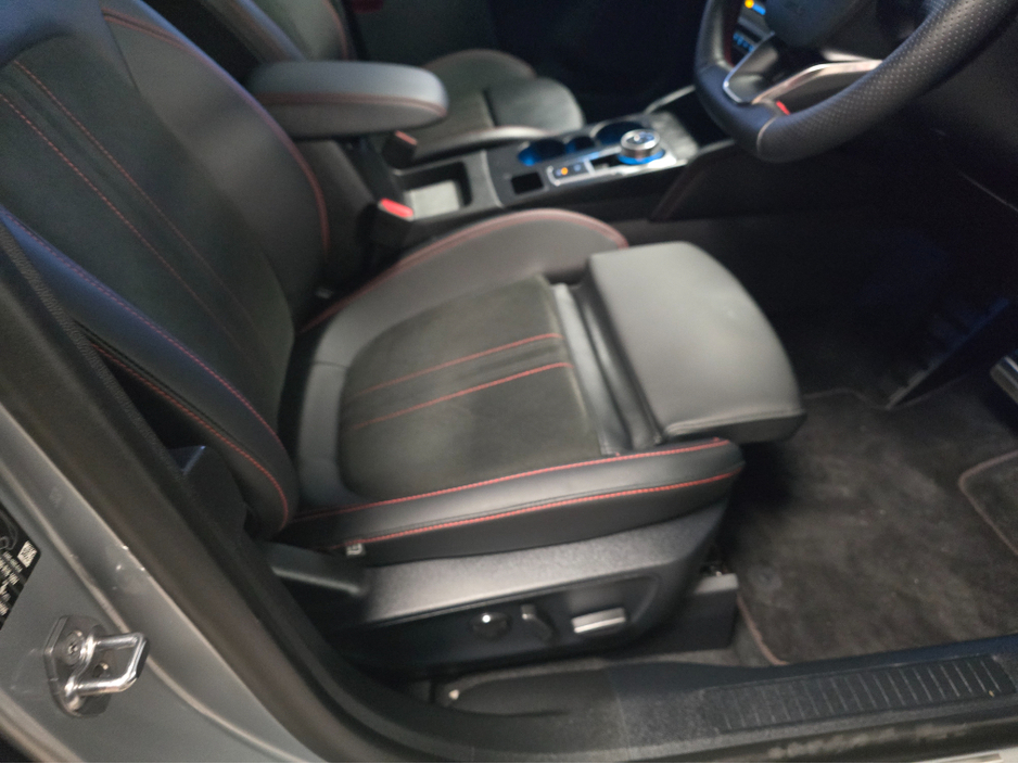 2025 Ford Kuga ST-LINE PHEV PAN ROOF €39,800