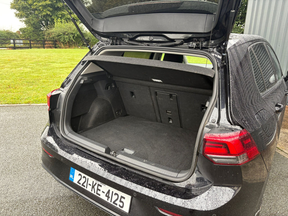 2022 Volkswagen Golf 2.0 TDI 115HP Life €23,995