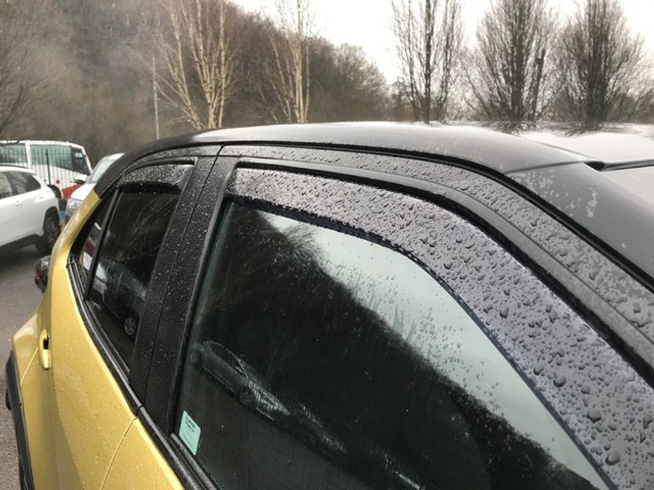 2023 Toyota Yaris Cross LUNA SPORT - GRANDONS €27,995