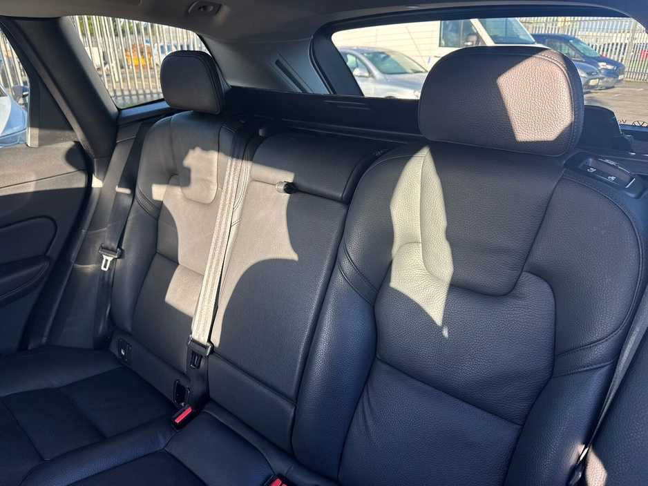 2023 Volvo XC60 T6 PHEV 350hp AT8 Plus (dark theme) €44,975