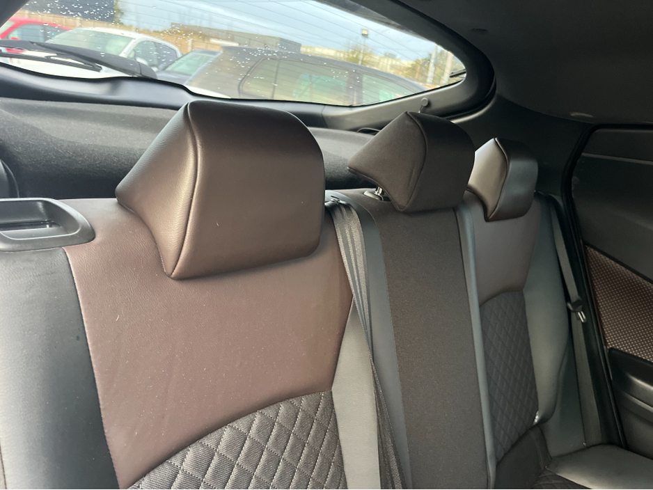 2019 Toyota C-HR 1.8 HYBRID AUTO LOW KM HIGH SPEC €18,950