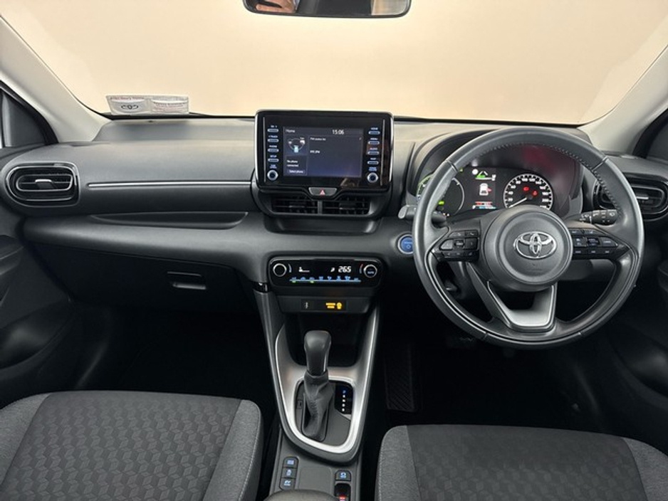 2023 Toyota Yaris HYBRID LUNA €23,950