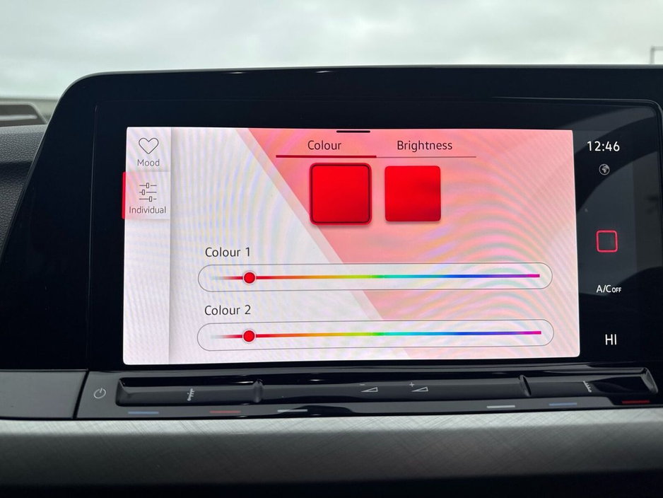 2023 Volkswagen Golf 2.0 TDI 115HP Life €24,975