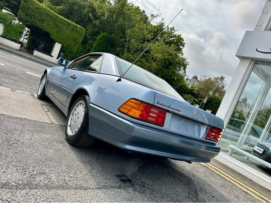 1991 Mercedes-Benz SL Class *TINY MILAGE* 300-24V AUTO 2DR €27,900