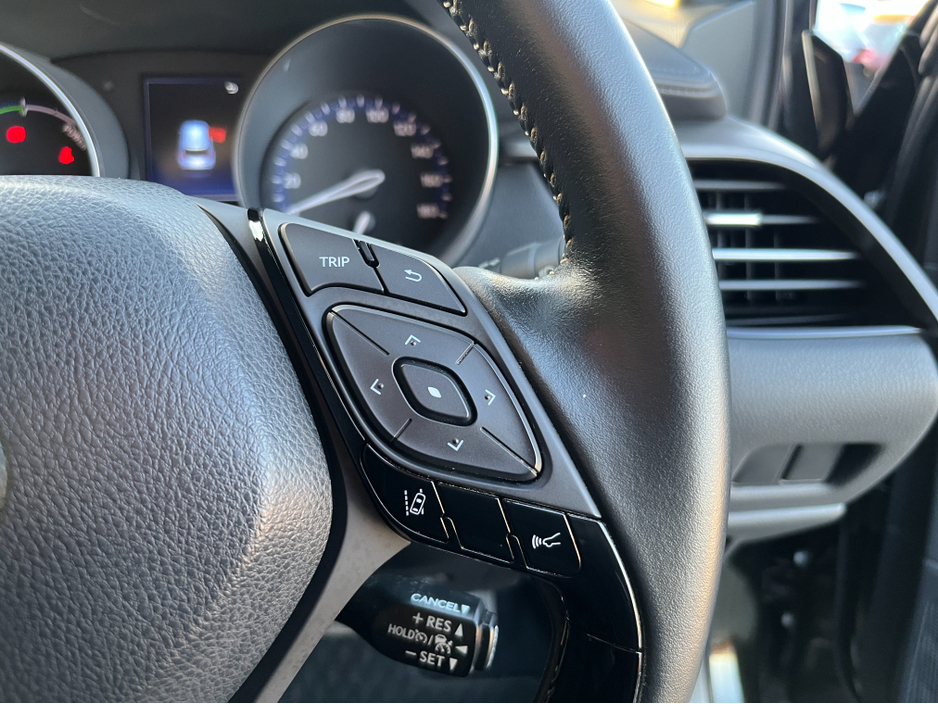 2023 Toyota C-HR SOL HYBRID AUTOMATIC 1.8 PETROL //LOW MILES//HIGH SPEC//HALF LEATHER HEATED SEATS//360 PARKING CAMERAS//KEYLESS ENTRY// €29,950