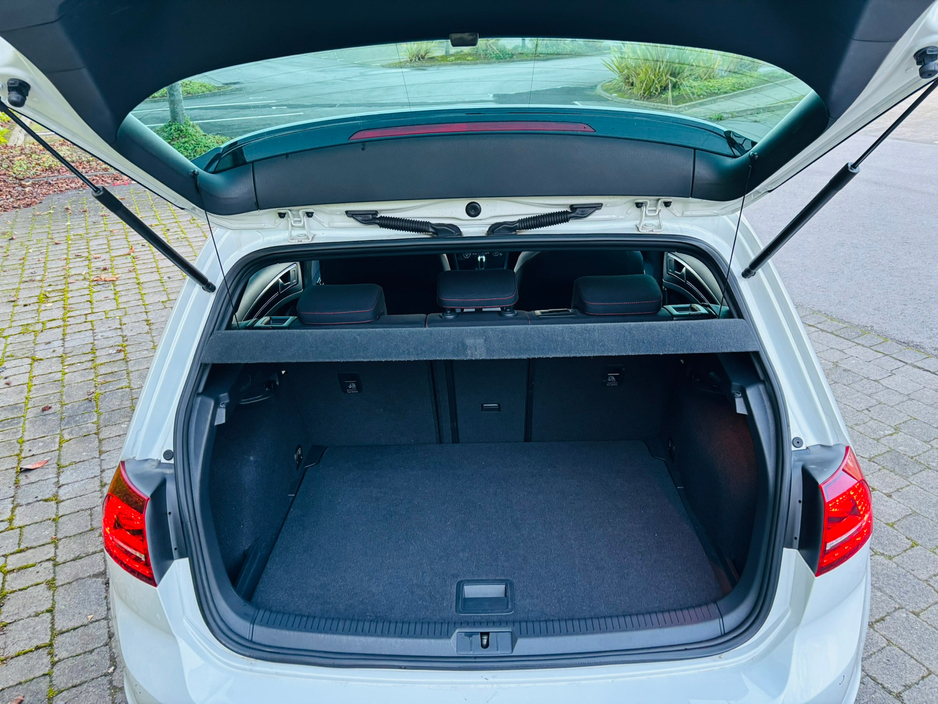 2014 Volkswagen Golf  €16,950