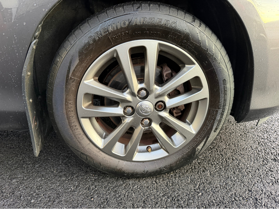 2015 Toyota Yaris Mint Yaris - 1.0 petrol - fantastic spec €11,750