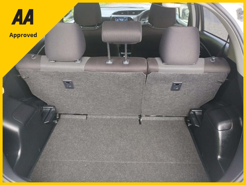 2019 Toyota Yaris 1.3 PETROL AUTOMATIC HIGH SPEC COMPREHENSIVE SERVICE HISTORY (8 STAMPS) LARGE TOUCH SCREEN MULTIMEDIA SYSTEM WITH APPLE CAR PLAY & ANDROID AUTO TOYOTA SAFETY SENSE JUST FULLY SERVICED 2 YEARS NCT €15,949