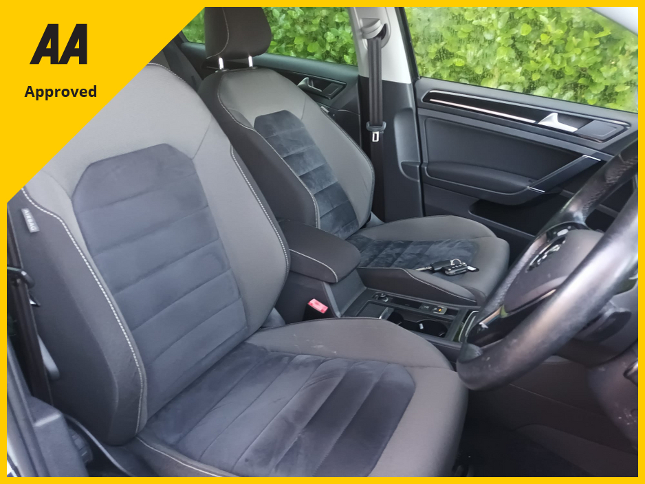 2016 Volkswagen Golf 1.4 TSI HIGHLINE AUTOMATIC SPORTS VELOUR INTERIOR SPORTS ALLOYS  WIND DEFLECTORS LARGE TOUCH SCREEN RADIO FACTORY IMMOBILISER CRUISE CONTROL FRONT & REAR DASHCAM JUST FULLY SERVICED 2 YEARS NCT €16,949