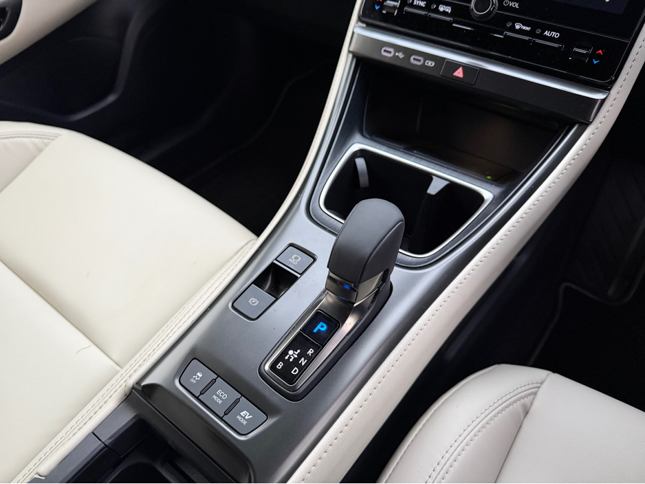 2025 Lexus LBX ***SOLD***PREMIUM SPECIFICATION//BEIGE LEATHER//IMMACULATE//HYBRID//SIMI AND AA DEALER