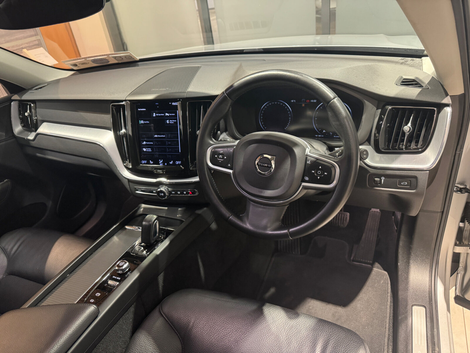 2021 Volvo XC60 B4 MHEV DSL (197hp) Momentum €42,950
