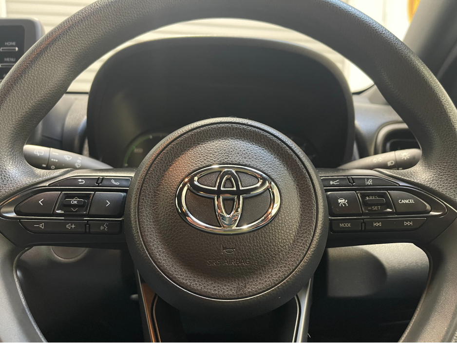 2020 Toyota Yaris (Low Kms) HYBRID 1.5 AUTOMATIC 5DR MODEL  www.bolandscarcentre.ie €15,900