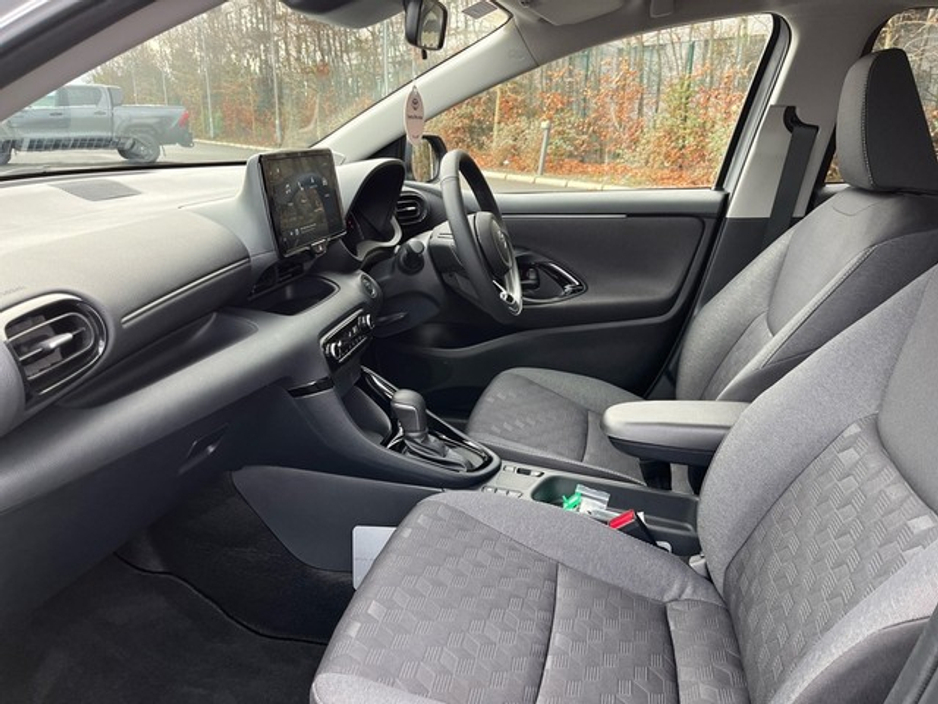 2025 Toyota Yaris Yaris Hybrid 115 L-SPORT €28,950