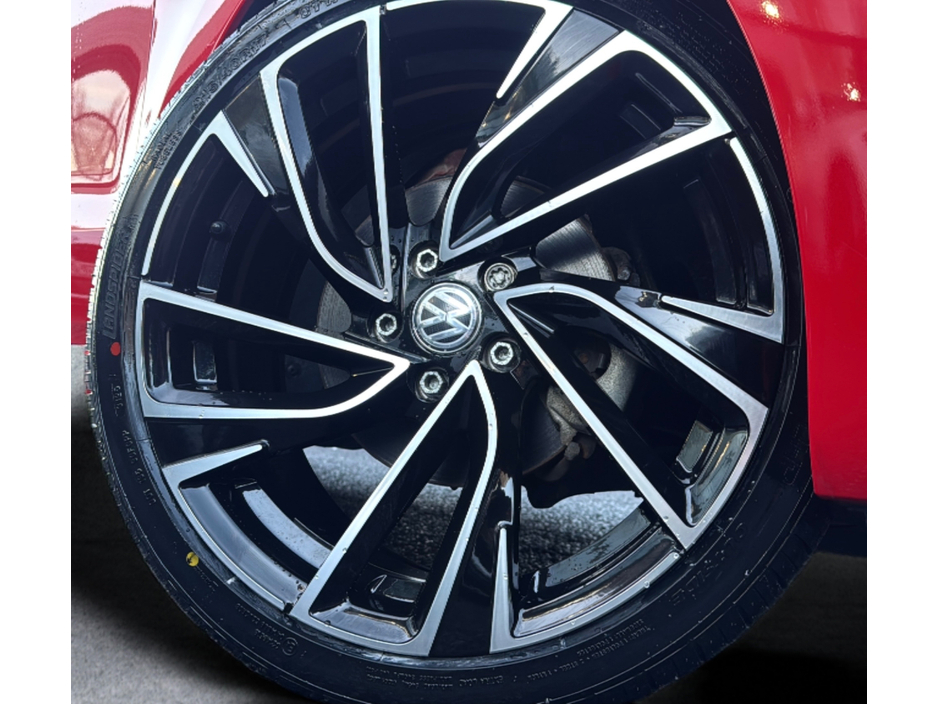 2016 Volkswagen Polo *HIGHLINE* 35,000KMS / LEATHER / HEATED SEATS / CAMERA / AUTO €13,900