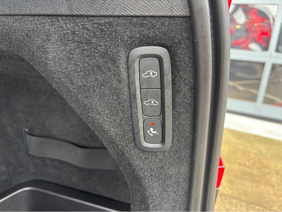 2023 Volvo XC90 RECHARGE T8 ULTIMATE DARK AWD €67,900