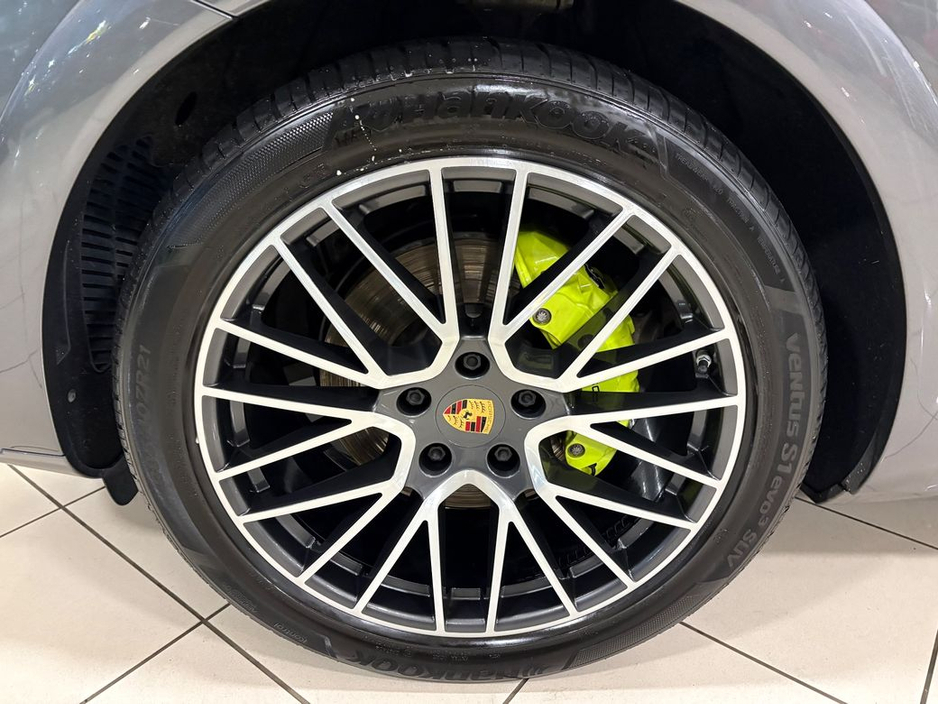 2020 Porsche Cayenne 3.0 V6 E-HYBRID=HUGE SPEC//PAN ROOF//201 D REG=TAILORED FINANCE PACKAGES INCL PCP AVAILABLE=TRADE IN'S WELCOME €59,995