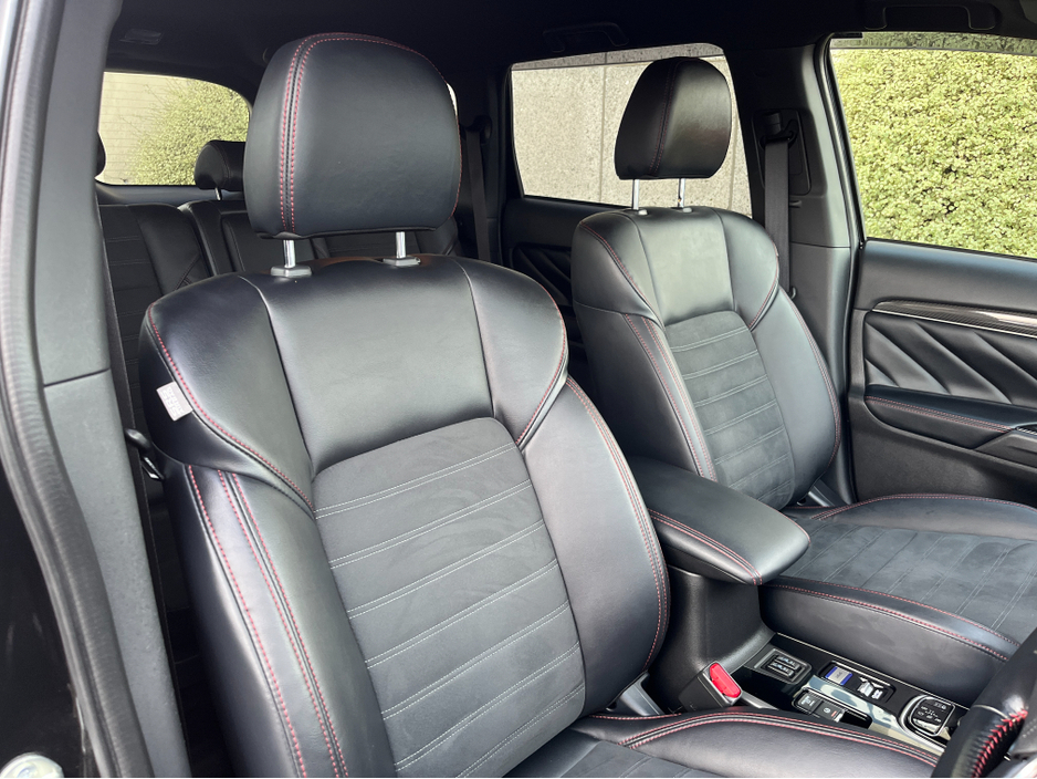 2021 Mitsubishi Outlander 4WD BLACK EDITION PLUG IN HYBRID 2.4 PETROL //HALF LEATHER HEATED SEATS AND STEERING WHEEL//REVERSE CAMERA//KEYLESS ENTRY//ADAPTIVE CRUISE CONTROL// €27,950