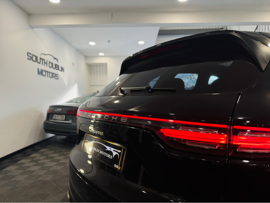 2019 Porsche Cayenne V6 E-HYBRID AUTO €59,899