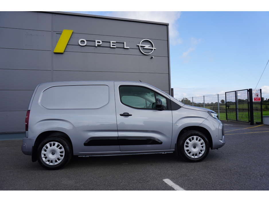 2026 Opel Combo Sportive 1.5 130PS AUTOMATIC €33,700