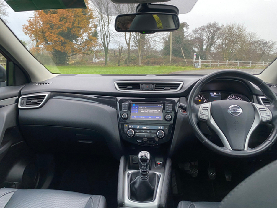 2017 Nissan Qashqai 1.2 SV PREMIUM '17 4DR €13,750