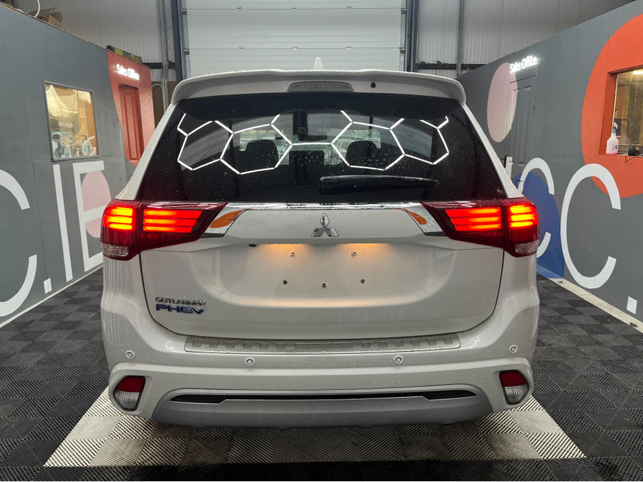 2019 Mitsubishi Outlander €21950! 2019 MITSUBISHI OUTLANDER PHEV 4WD G 2.4 AUTOMATIC / HEATED SEATS / HEATED STEERING WHEEL / CRUISE CONTROL / PADDLE SHIFTERS / €21,950