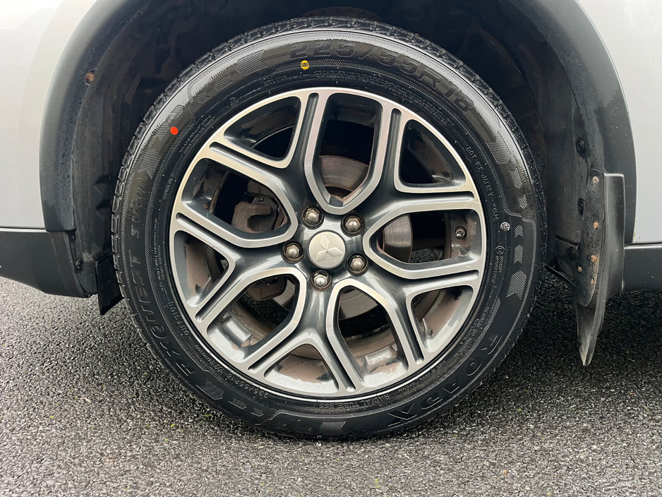 2015 Mitsubishi Outlander 2.2 DI-D 150PS 6MT 4WD 7-Seater Intense €11,950