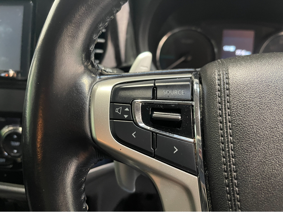 2017 Mitsubishi Outlander HYBRID 2.0 PHEV AUTOMATIC 5DR MODEL  www.bolandscarcentre.ie €17,900