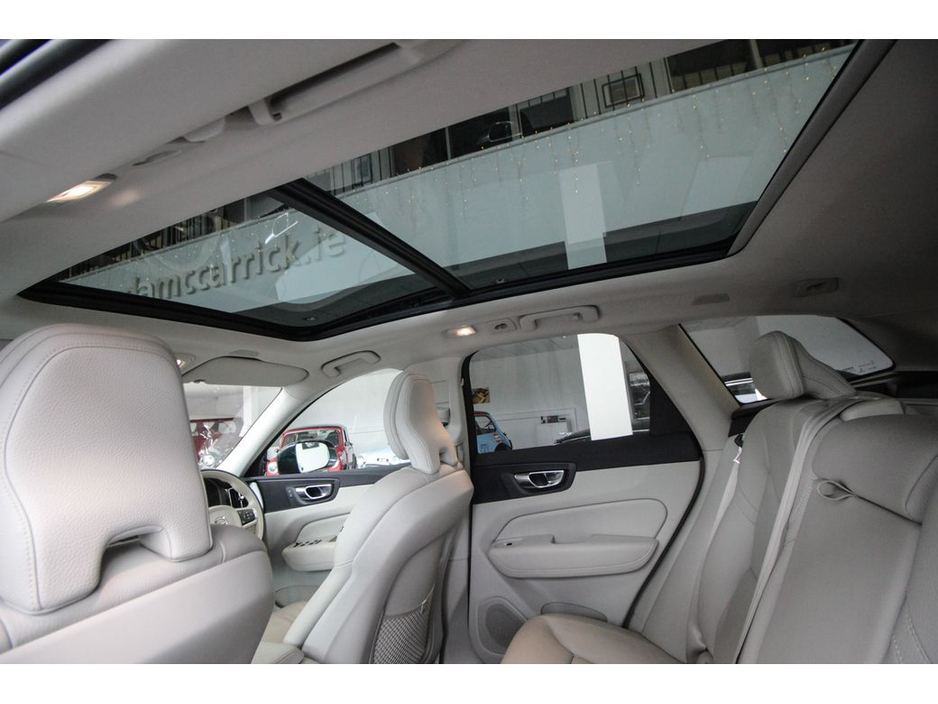 2021 Volvo XC60 T6 Inscription Expression €38,899