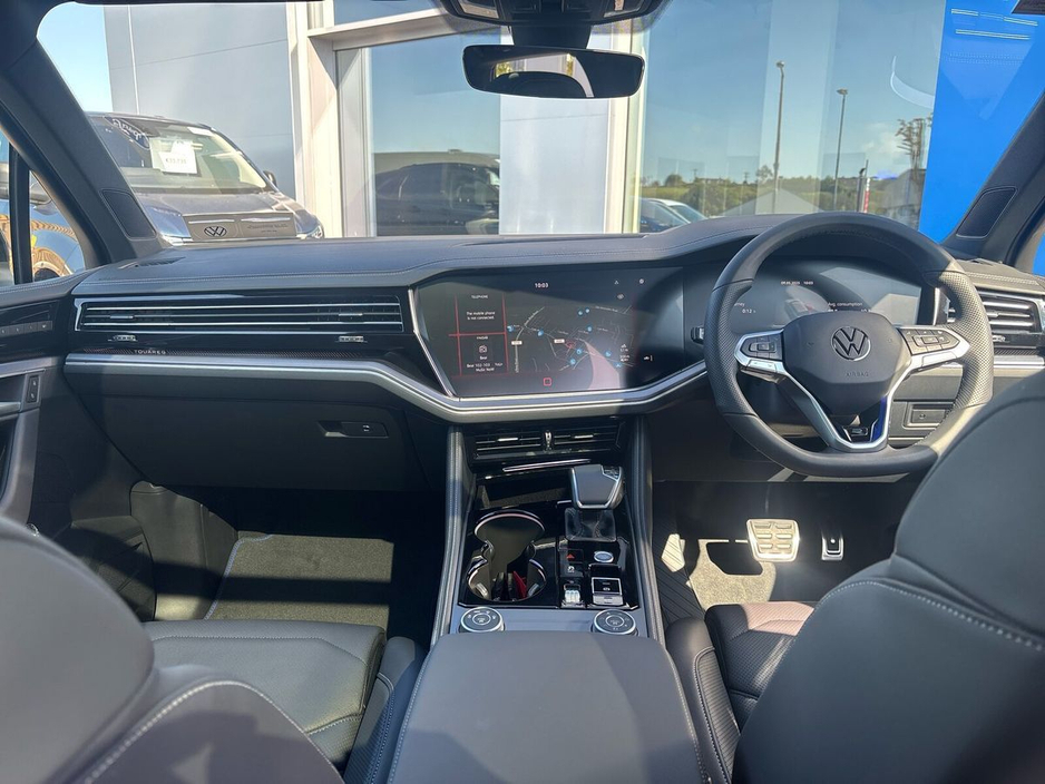 2025 Volkswagen Touareg 3.0 TSI PHEV 462HP R €115,975