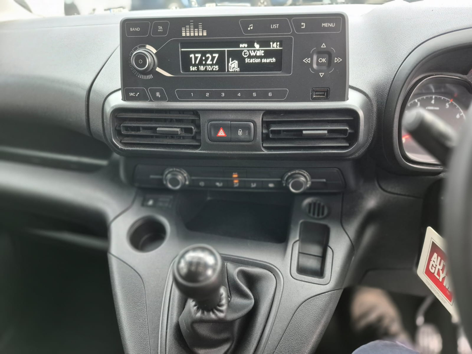 2021 Opel Combo Van L2H1 Spec fully plylined in rear with side loding door and double opening rear doors new CRVT test trade in wanted €12,750