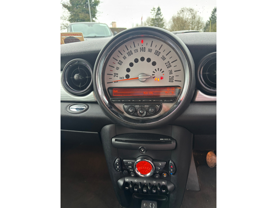 2014 MINI Cooper D SW32 2DR COOPER €6,650