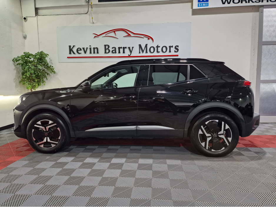 2024 Peugeot 2008 EV GT (50KWH BATTERY) AUTOMATIC **ONE OWNER / TOP SPEC / APPLE CARPLAY / CRUISE CONTROL / HALF LEATHER / KEYLESS ENTRY / REVERSE CAMERA / WIRELESS PHONE CHARGING / PEUGEOT WARRANTY 03|2027** €25,900