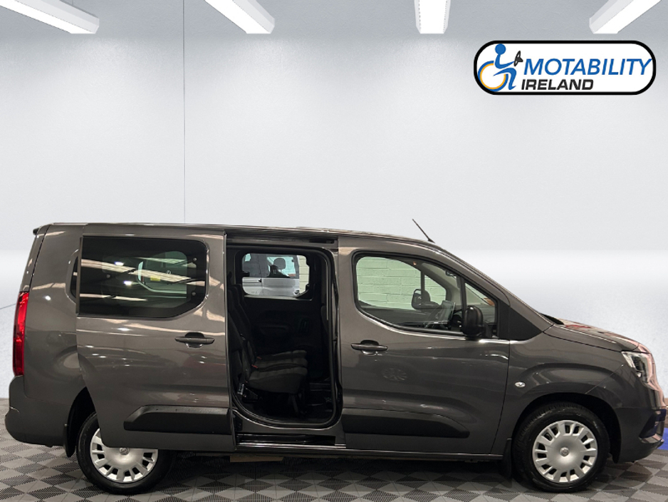 2022 Opel Combo Wheelchair Accessible €37,995