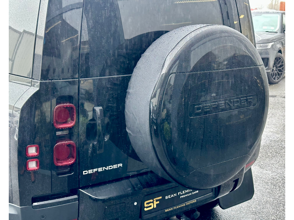 2022 Land Rover Defender ++LOW KM++ 3 SEATS / PLUS VAT €53,000