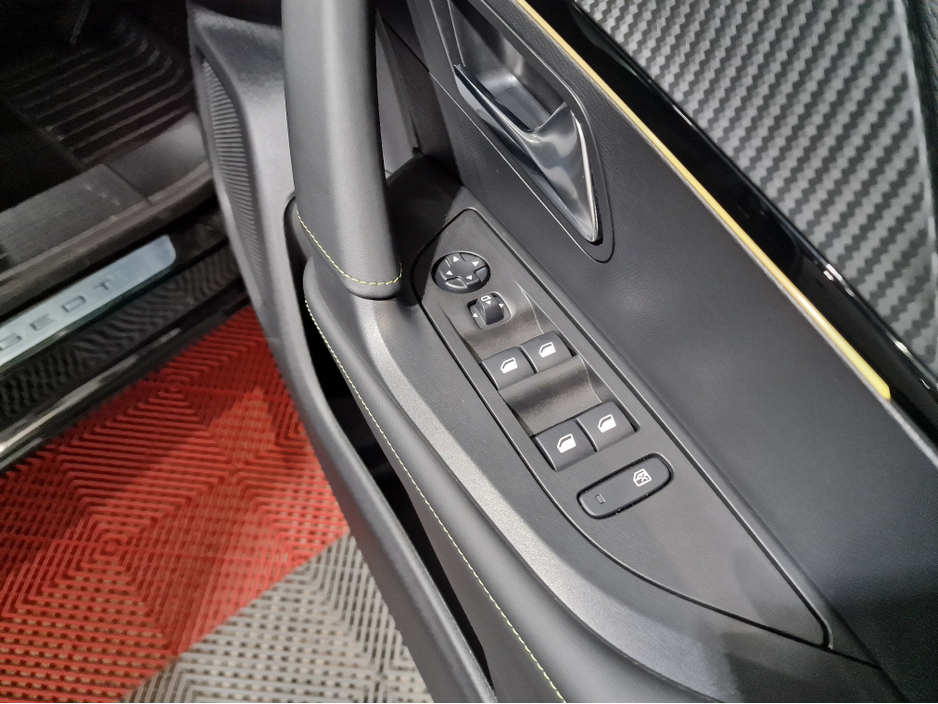 2024 Peugeot 2008 EV GT (50KWH BATTERY) AUTOMATIC **ONE OWNER / TOP SPEC / APPLE CARPLAY / CRUISE CONTROL / HALF LEATHER / KEYLESS ENTRY / REVERSE CAMERA / WIRELESS PHONE CHARGING / PEUGEOT WARRANTY 03|2027** €25,900