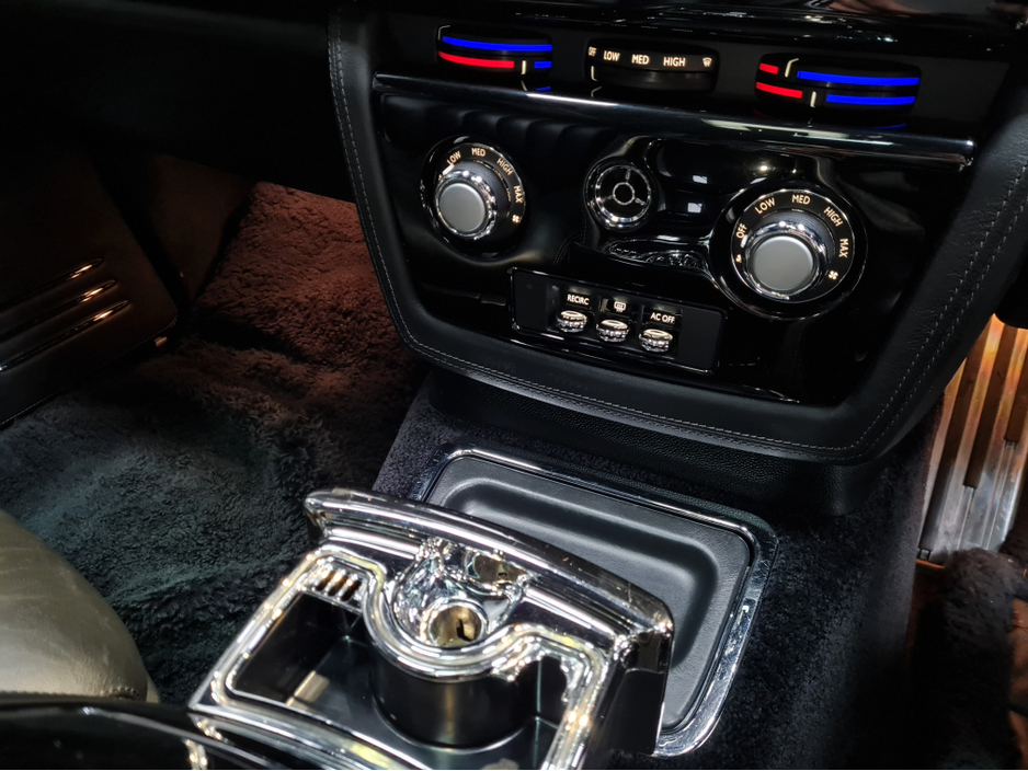 2007 Rolls-Royce Phantom 6.75 V12  MANSORY €99,950