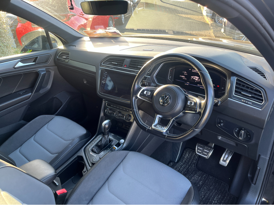2020 Volkswagen Tiguan R-LINE 4MOTION AUTOMATIC 2.0 DIESEL //HIGH SPEC//360 PARKING CAMERAS//HEAD UP DISPLAY//HEATED FRONT AND REAR SEATS// €34,950