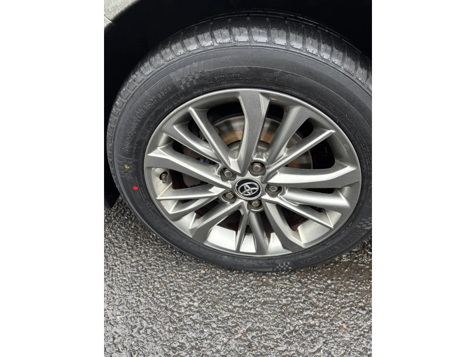 2017 Toyota Avensis 1.6 D-4D Luna Navi Saloon €11,500