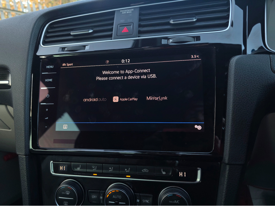 2019 Volkswagen Golf FULL CREAM LEATHER SEATS  ELECTRIC HEATED SEATS SAT NAV PACK - VIRTUAL CLOCKS -REVERSE CAMERA - NAVIGATION - CARPLAY - ANDROID AUTO- BLIND SPOT REAR TRAFFIC ASSIST - DISCOVER PRO €21,950