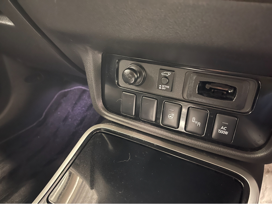 2018 Mitsubishi Outlander (Low Km's) HYBRID 2.4 PHEV AUTOMATIC 5DR MODEL  www.bolandscarcentre.ie €20,900