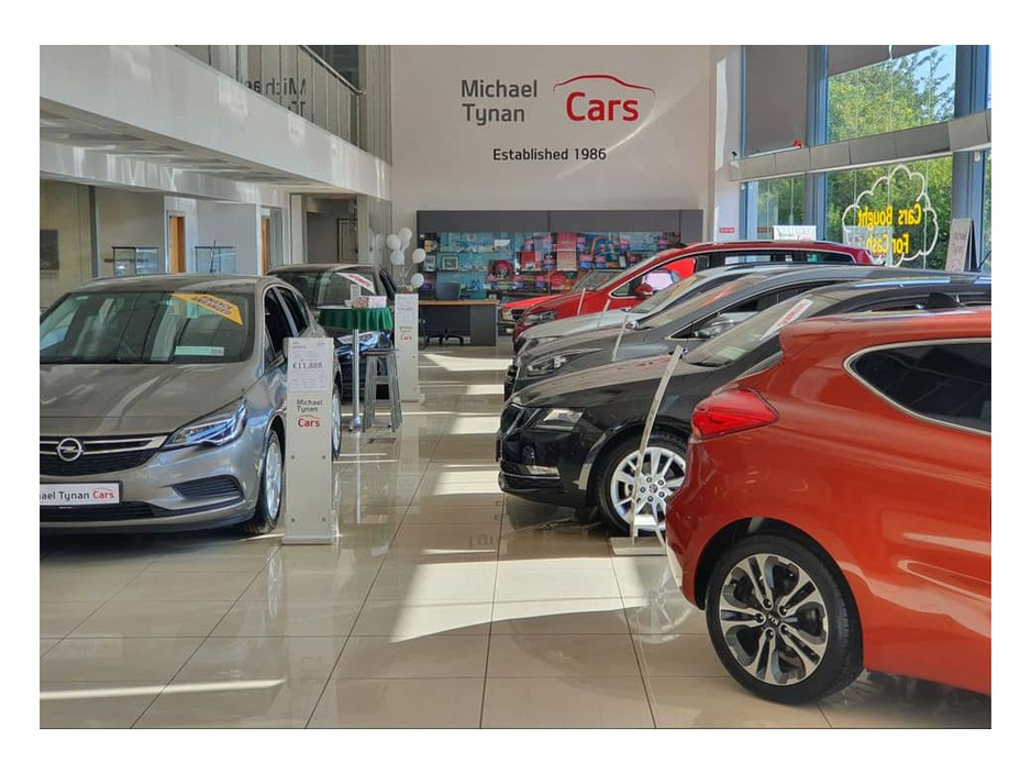 2023 Citroen C4 EV 50kwh Shine Plus, 18" Alloys, CarPlay, Camera, First registered in April 2023 - Trade in Price €20, 999. €19,999