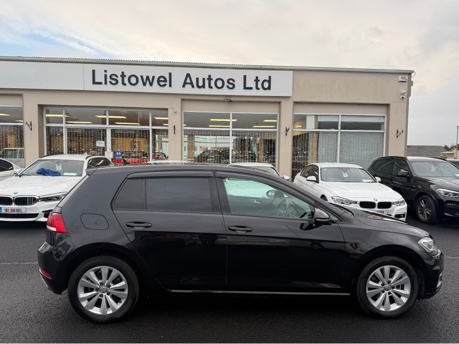 2017 Volkswagen Golf COMFORTLINE 1.2 AUTOMATIC * REAR VIEW CAMERA, AUTO LIGHTS, ADAPTIVE CRUISE CONTROL, POWERED FOLDING HEATED MIRRORS, LUMBAR SUPPORT, 2 KEYS, TOUCH SCREEN RADIO, MULTIFUNCTION STEERING WHEEL* €17,950