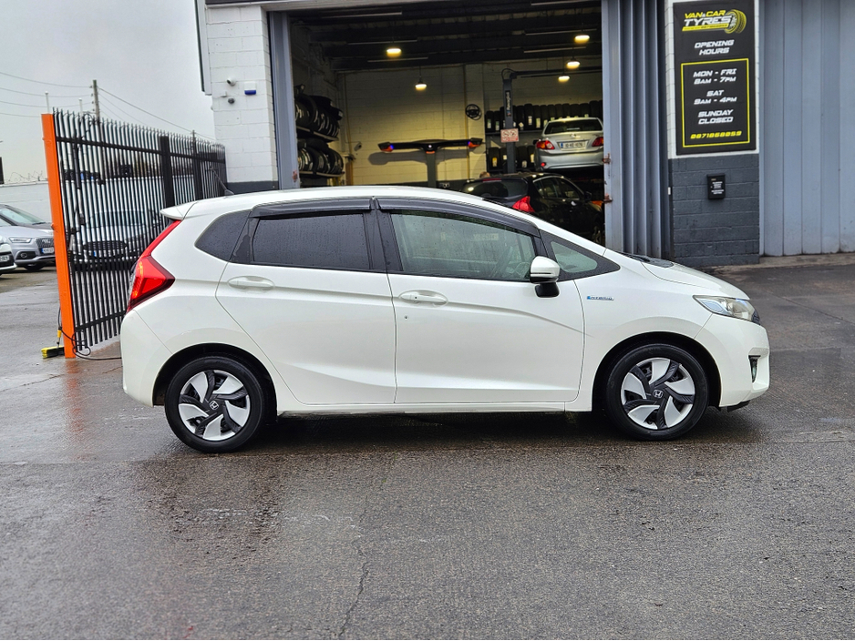 2015 Honda Fit DAA-GP5 HYBRID 5DR AUTO €9,950