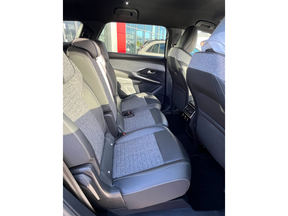 2025 Peugeot 5008 1.2 MHEV 145bhp E-DCS6 Allure €48,950