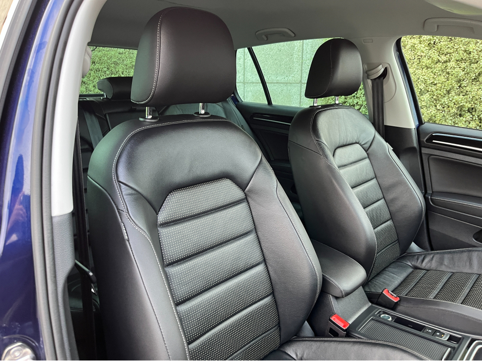 2020 Volkswagen Golf HIGHLINE MEISTER AUTOMATIC 1.4 PETROL //ONLY 7576 MILES//MASSIVE SPEC//DYNAUDIO SOUND SYSTEM//HEATED LEATHER SEATS//ELECTRIC DRIVERS SEAT//KEYLESS ENTRY// €24,950