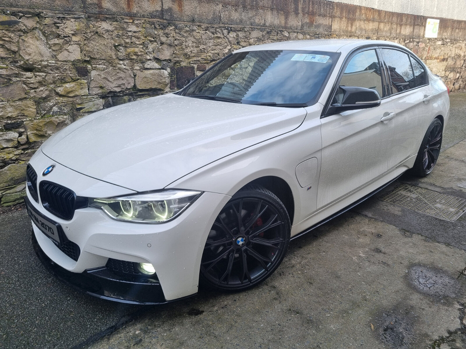 2017 BMW 3 Series 330e M Sport €14,499